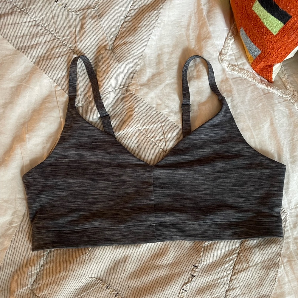 LIKE NEW XL GRAY freeform flow bralette from outdoor voices 🖤